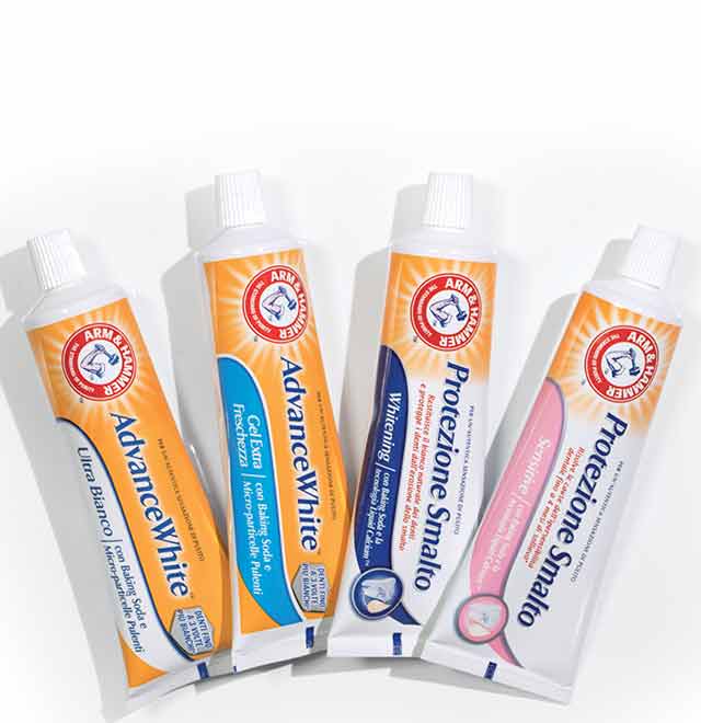 Arm & Hammer: pulisce in profondità, sbianca, protegge lo smalto e rinfresca l’alito. Arm & Hammer: pulisce in profondità, sbianca, protegge lo smalto e rinfresca l’alito.